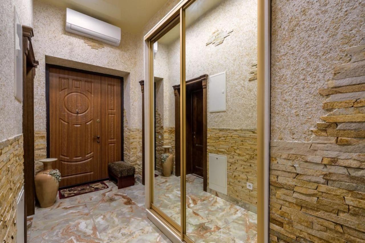 Kyivska Apartment *