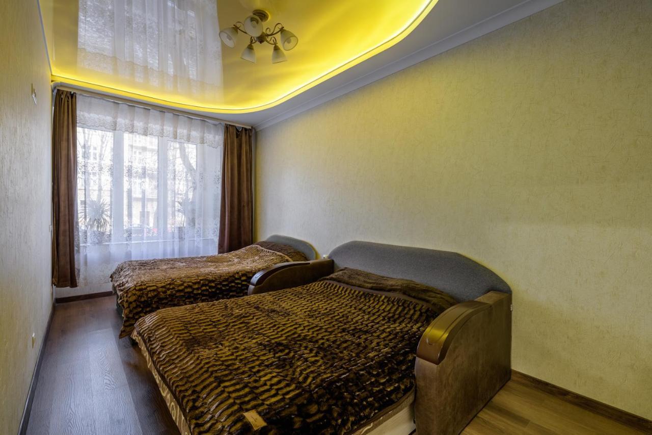 Kyivska Apartment *